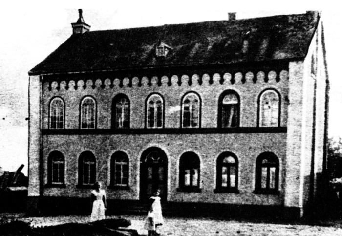Die Schule Auf dem Stein, die 1863 erbaut worden ist
