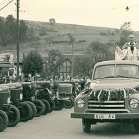 Fahrzeugsegnung um 1956 mit Dechant Pesch